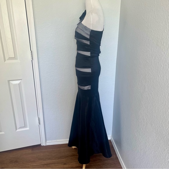 Betsy & Adam One Shoulder Mermaid Gown Size 2 - Picture 6 of 10